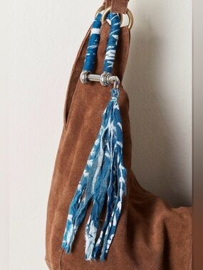 Free People Wrapped Carabiner Bag Charm
NEW🔥